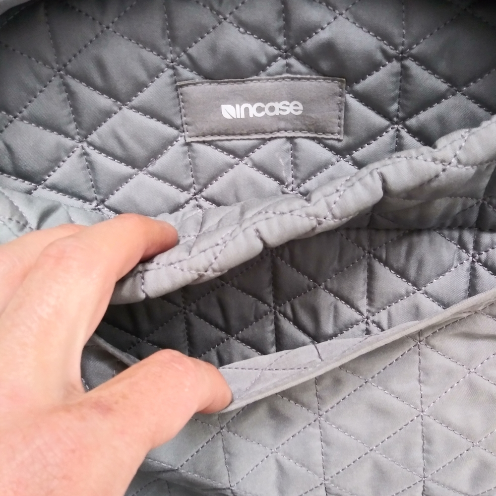 Incase Tablet/Notebook Backpack - Picture 10 of 10